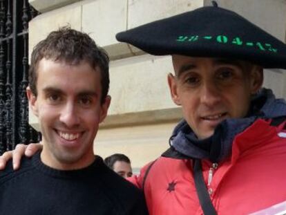 Unai Sáenz de la Fuente (derecha), junto al tercer clasificado en el medio maraton de Bilbao, Javier Acedo.