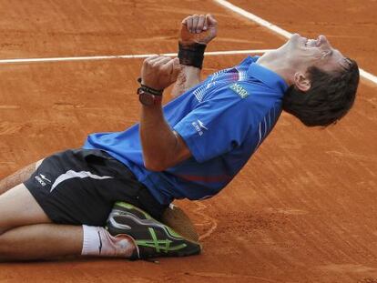 Robredo celebra su triunfo ante Monfils.