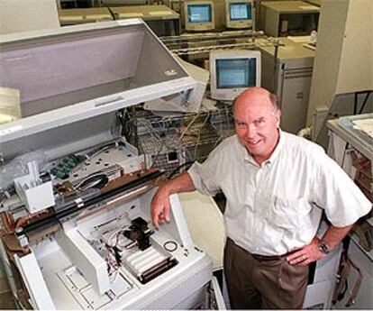 Craig Venter, en un laboratorio de Celera Genomics.