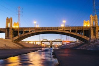 Puentes sobre el canal de Los Ángeles river.