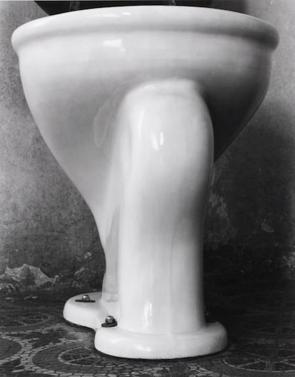 'Excusado' (1925), Edward Weston.