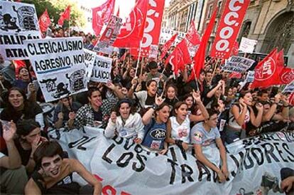 Participantes en la manifestación en Madrid contra la reforma educativa.