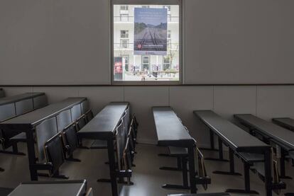 Un aula vac&iacute;a en el campus de la Ciutadela de la UPF, este jueves.