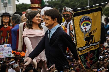 Un gigante con la imagen de Bolsonaro en los carnavales de Olinda.