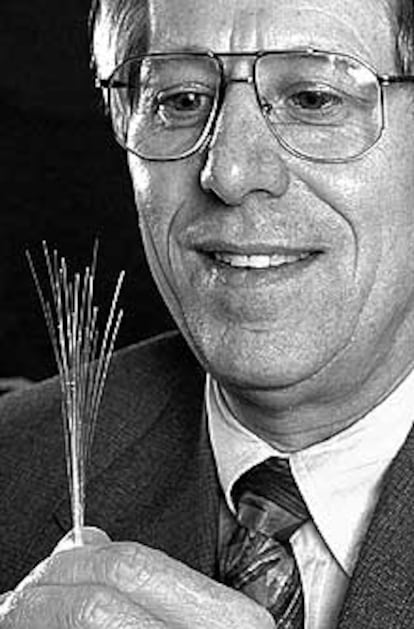 Donald Keck, inventor de la fibra óptica.