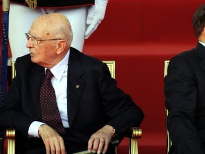 El pol&iacute;tico italiano Silvio Berlusconi (der) y junto al presidente del pa&iacute;s, Giorgio Napolitano, en junio de 2010.