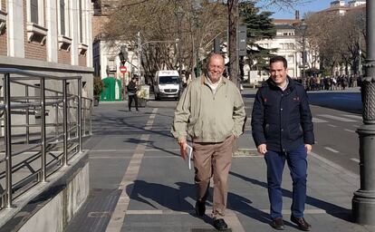 Francisco Igea (izquierda), a su llegada a la Fiscalía de Valladolid.