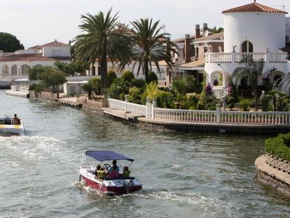 Owners of these luxury properties on Empuriabrava&#039;s canals in Girona province were among those facing expropriation. 