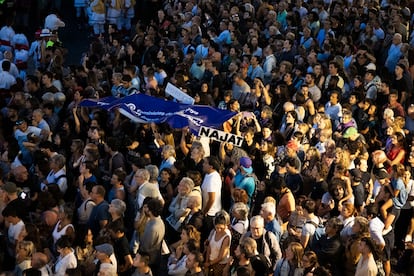 Publico en la plaza Sant Jaume durante el pregón.