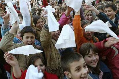 Un gran número de niños han participado en la campaña contra el narcotráfico en Villagarcía de Arousa (Pontevedra).