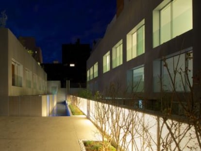 Fachada de los ‘lofts’ proyectados por Nieto Sobejano Arquitectos en el distrito de Salamanca (Madrid).