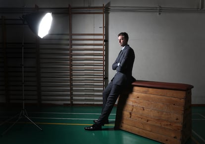 Pau Gasol, en el gimnasio del IES Celestino Mutis, en el barrio madrileño de Villaverde, este jueves.