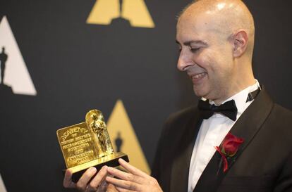 Marcos Fajardo tras recibir ayer sábado la placa de la Academia de Hollywood.