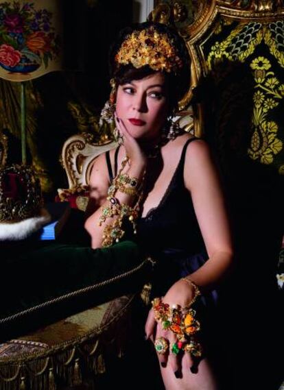 La actriz Jennifer Tilly, fotografiada para 'Queens' por Domenico Dolce.