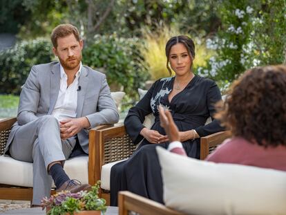 O príncipe Harry e Meghan Markle durante sua entrevista com a jornalista americana Oprah Winfrey.