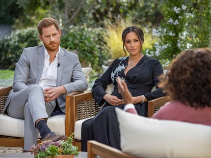 O príncipe Harry e Meghan Markle durante sua entrevista com a jornalista americana Oprah Winfrey.