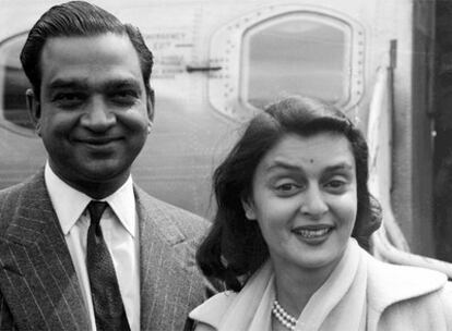 Gayatri Devi y su marido, el marajá de Jaipur, en 1956.