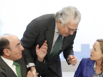 Ignacio Sánchez Galán, presidente de Iberdrola, José Bogas, consejero delegado de Endesa y Nadia Calviñó, ministra de Economía