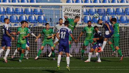 Un momento del partido entre el Alavés- Real Sociedad. L. RICO