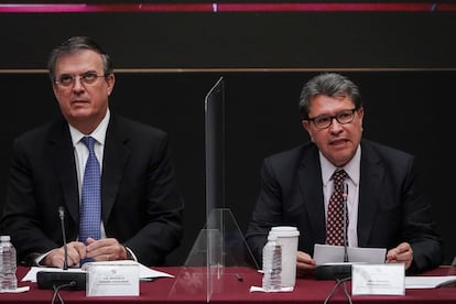 Marcelo Ebrard y Ricardo Monreal en la Reunión Plenaria de Morena