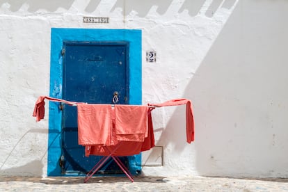 Ropa tendida en el exterior de una casa del casco antiguo de Ibiza.