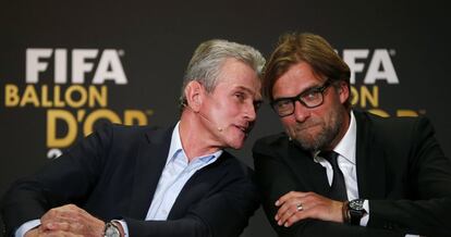 Jupp Heynckes, exentrenador del Bayern de Munich, y el actual entrenador del Borussia de Dortmund, Juergen Klopp, en la rueda de prensa previa a la gala. Junto a Sir Alex Ferguson, ambos están nominados al premio al mejor técnico del año.