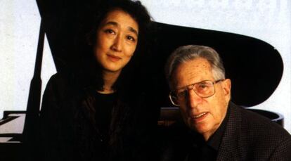 Mitsuko Uchida y Kurt Sanderling, concertistas de piano, en una foto de archivo.  