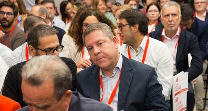 Emiliano García-Page (en el centro) durante la reunión de comité federal del PSOE, el sábado en la sede de Ferraz, en Madrid.