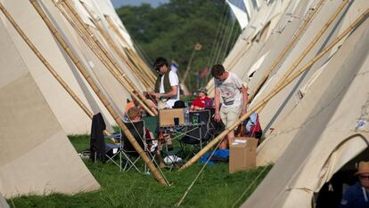 Zona de tiendas de campaña en alquiler en el festival británico de Glastonbury, 26 junio de 2013.