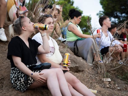 Turistas en los búnkeres del Carmel de Barcelona este miércoles.