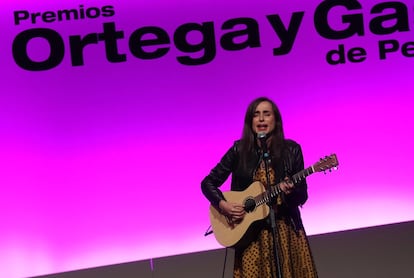 La cantante Zahara, durante su actuación en la gala.