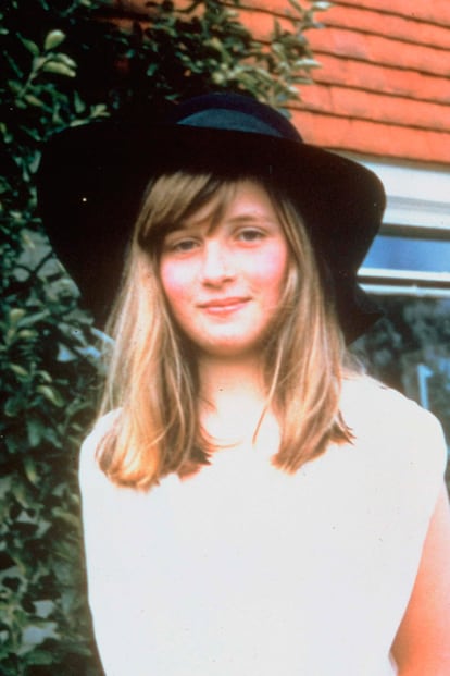 Una jovencísima Lady Diana Spencer en su casa de veraneo de Itchenor, en West Sussex, en 1970.