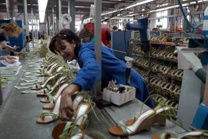 Fábrica de calzado en Elche, una de las actividades más afectadas por la competencia asiática.