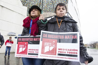 Protesta de afectados por la hepatitis C contra los recortes de la Xunta.