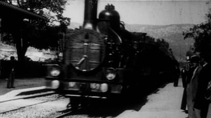 Un fotograma del corto 
de los Lumière Llegada de un tren a La Ciotat (1895), 