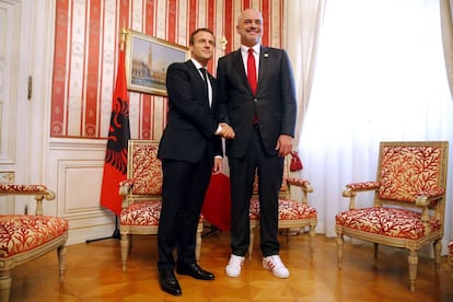 Rama con el presidente Macron, el miércoles en Trieste.