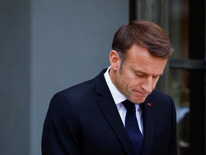 Emmanuel Macron, este lunes a las puertas del Elíseo en París.