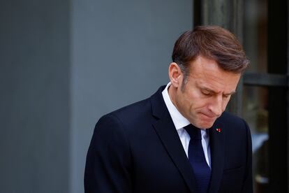 Emmanuel Macron, este lunes a las puertas del Elíseo en París.