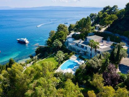 Las tres casas de la semana: paraíso de 18 millones en una isla griega y con acceso directo a una playa