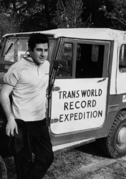 Manu Leguineche, en 1965, durante su viaje alrededor del mundo.