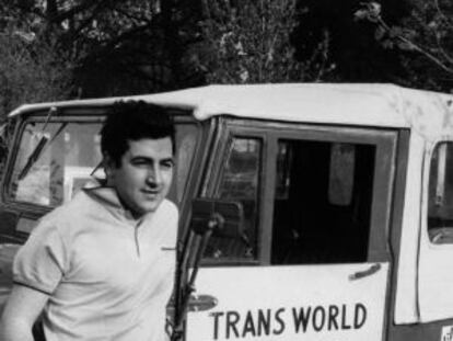 Manu Leguineche, en 1965, durante su viaje alrededor del mundo.