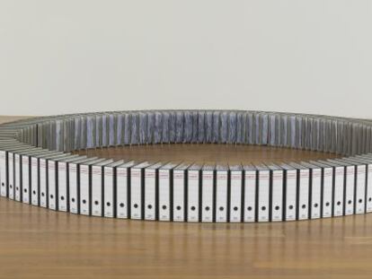 'Ringbinder Circle', 2014, de Ignacio Uriarte.
