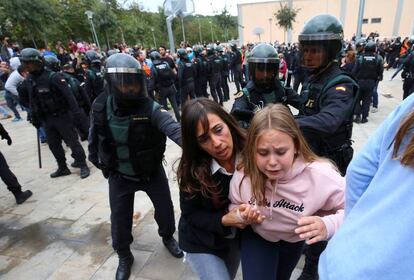 Actuación de la Guardia Civil durante el referéndum del 1-O.