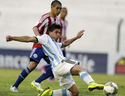 Giovanni Simeone, en un encuentro ante Paraguay.