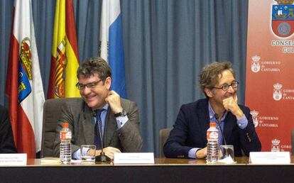 José María Lassalle, durante la presentación de 'Contra el populismo', junto al ministro Álvaro Nadal.