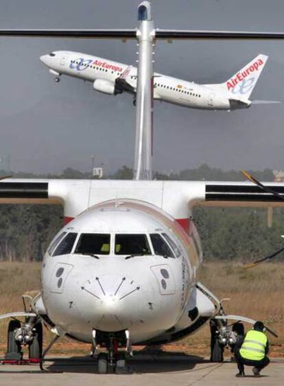 Aviones en el aeropuerto de Manises (Valencia).