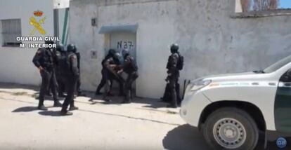 Captura de pantalla de vídeo de a operación en la que se detuvo a Kiko 'el fuerte'.