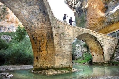 Puente de Villacantal, del siglo XVI, situado en el cañón del río Vero, a la salida de Alquézar (Huesca).