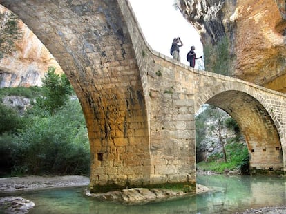 Puente de Villacantal, del siglo XVI, situado en el ca&ntilde;&oacute;n del r&iacute;o Vero, a la salida de Alqu&eacute;zar (Huesca).