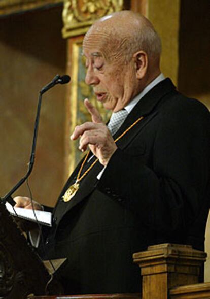 Gonzalo Rojas, durante la lectura de su discurso.